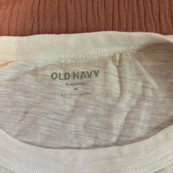 graphic tee ๐๏ธ - Picture 2 of 3